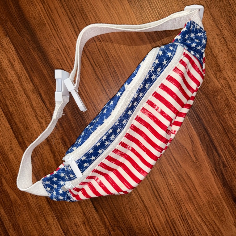 AMERICAN FLAG FANNY PACK